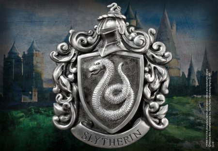   The Noble Collection:  (Slytherin)   (Harry Potter) 32 