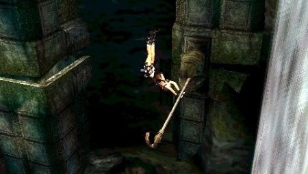  Lara Croft Tomb Raider: Legend (PSP) 